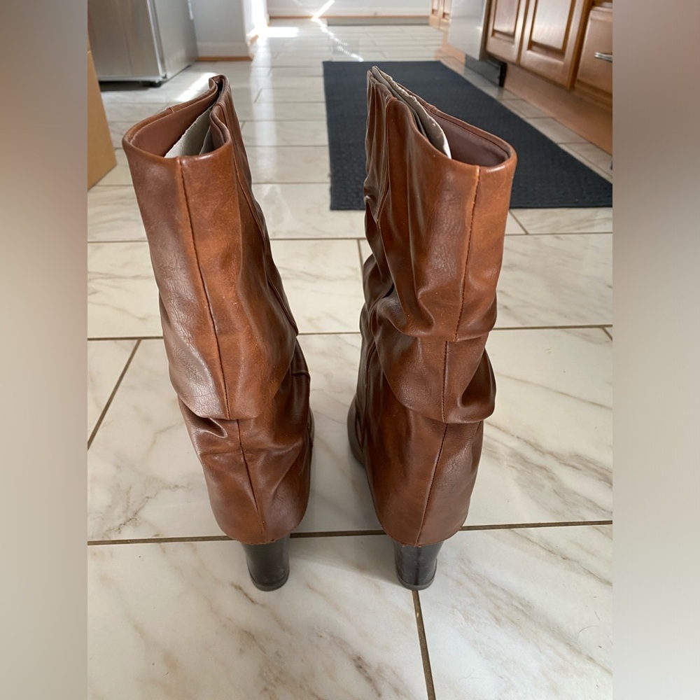 Boots - Picture 3 of 4